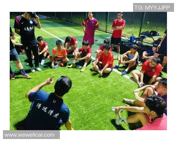 中国足球球星头发渐白折射岁月无情仍旧坚守绿茵梦想