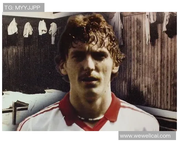 铁板足球球星卡收藏价值与独特魅力深度解析